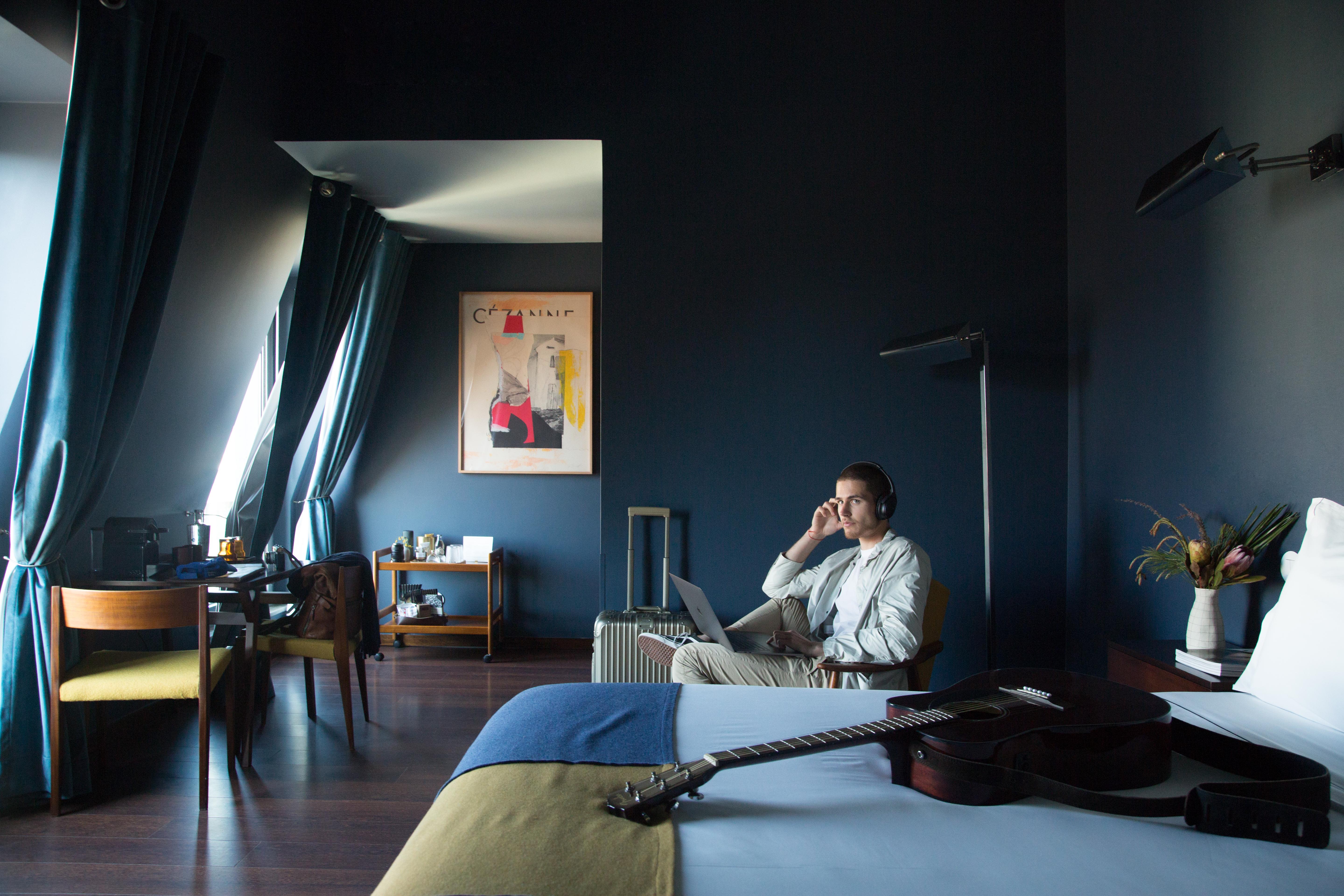 The Vintage Hotel & Spa Lisbon Exterior photo A guest in a room at the Hotel