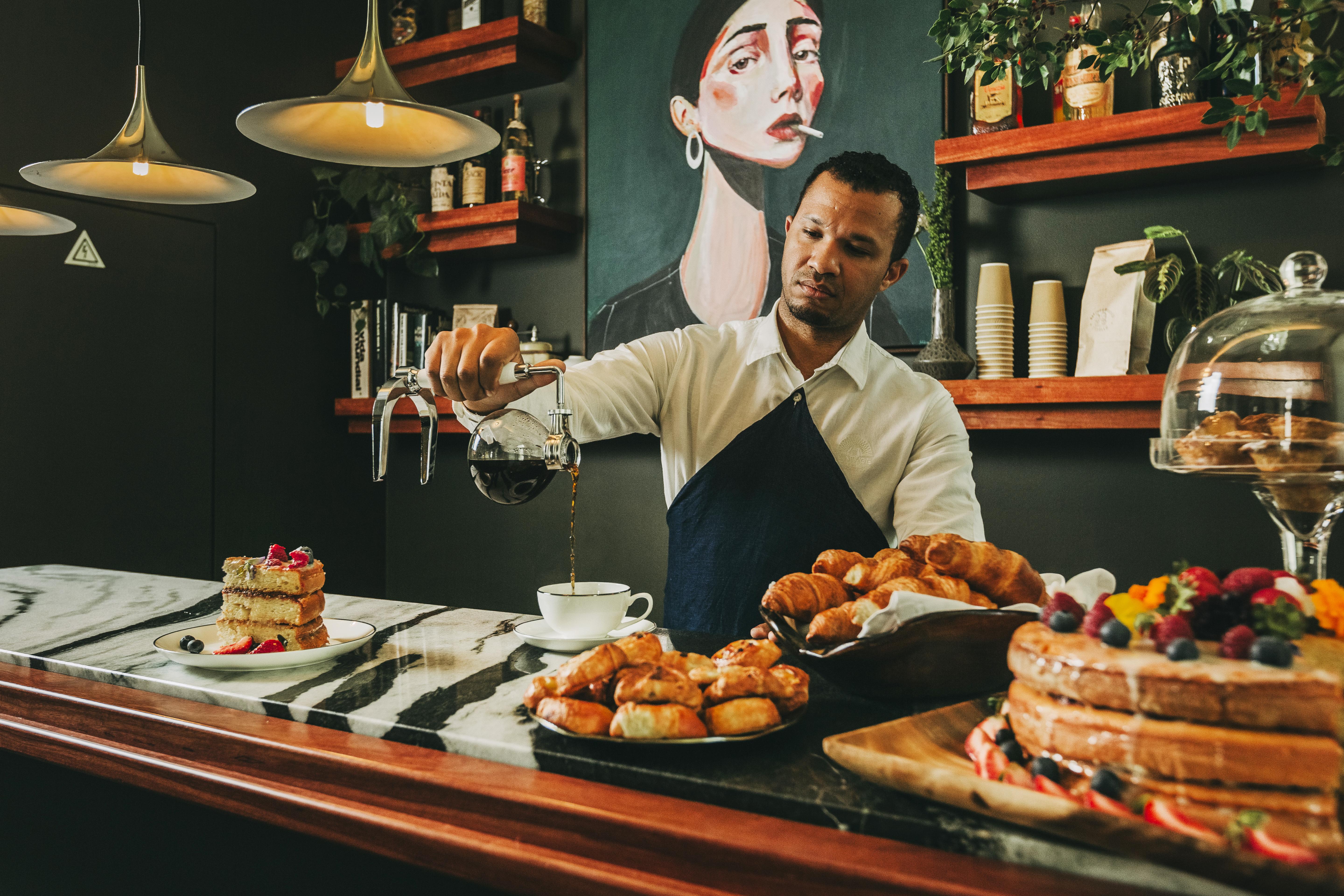 The Vintage Hotel & Spa Lisbon Exterior photo A barista at work