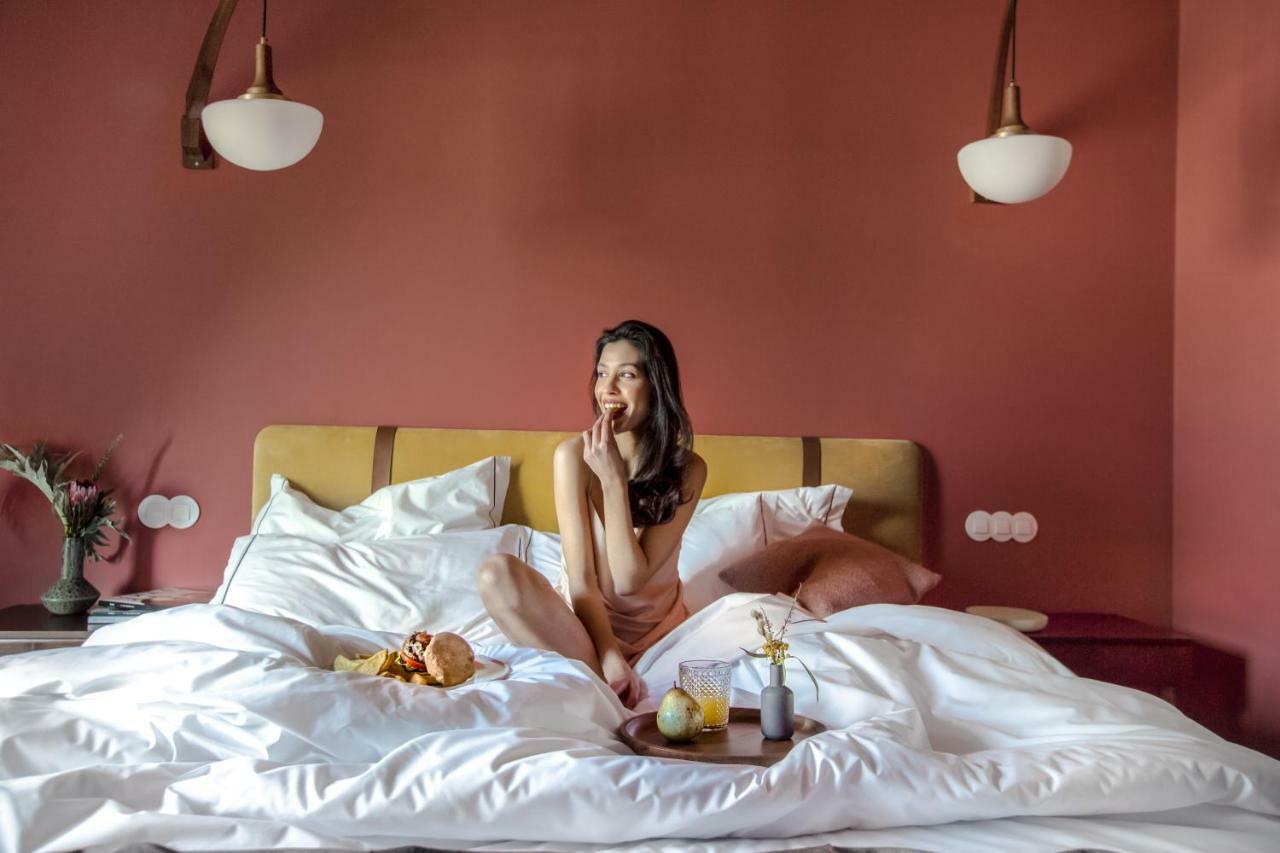 The Vintage Hotel & Spa Lisbon Exterior photo A woman in bed